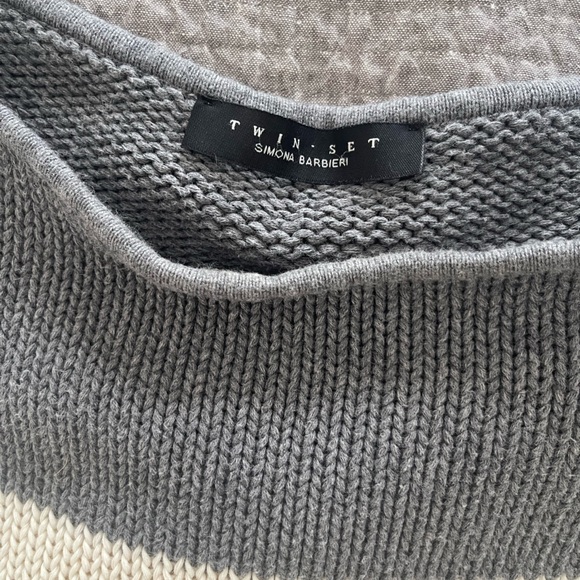 Women's Colorblock Floral Sweater - Picture 6 of 8